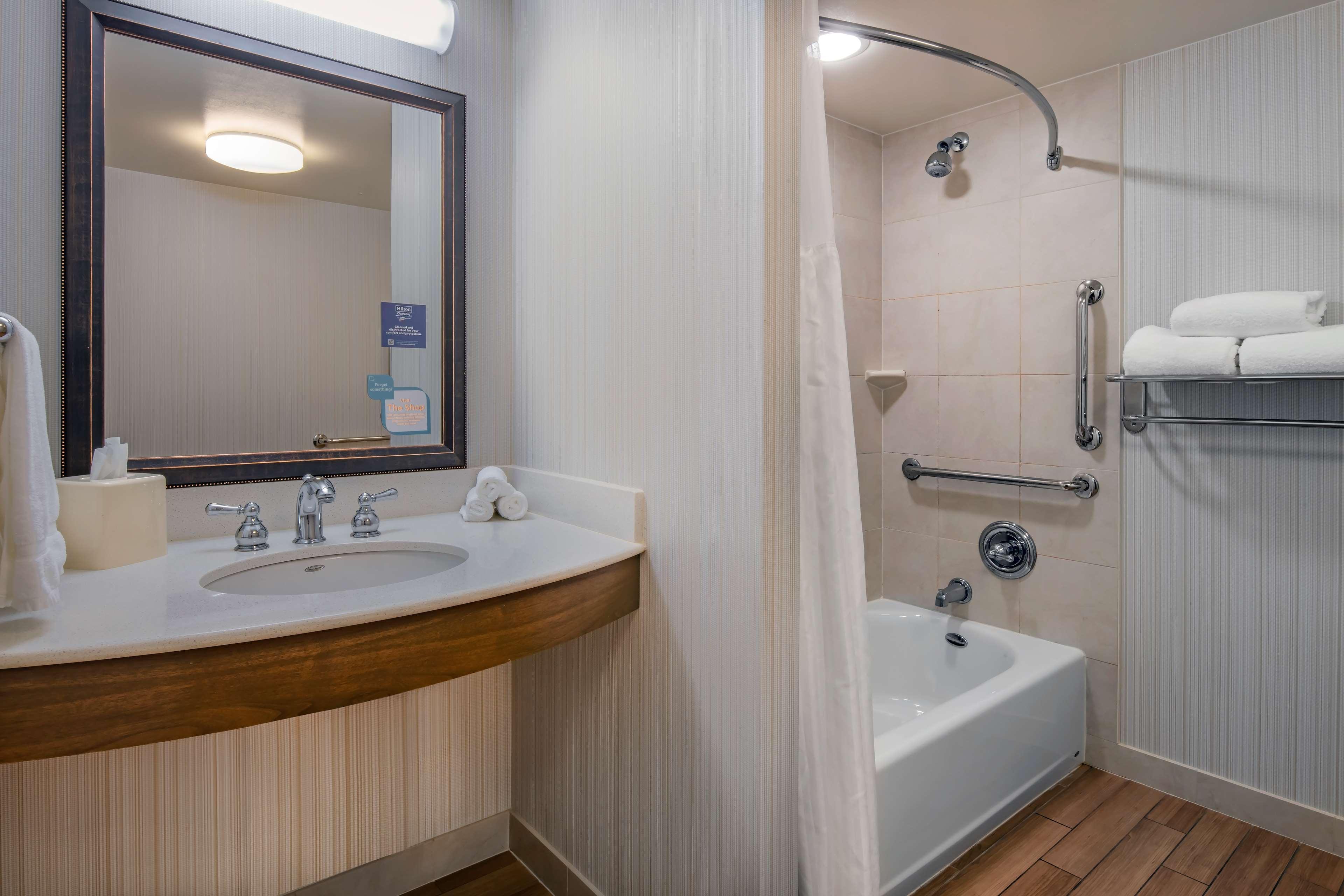 Hilton Garden Inn Devens Common Buitenkant foto