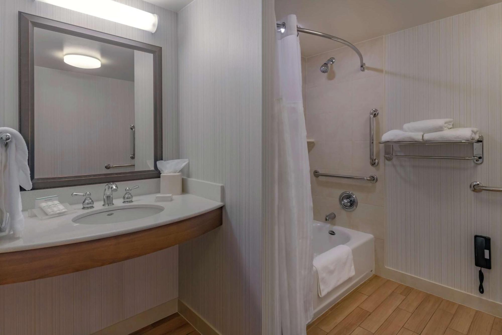 Hilton Garden Inn Devens Common Buitenkant foto